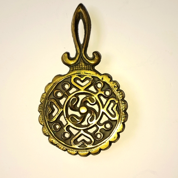 Vintage Mini Brass Trivet By Wilton - Picture 1 of 9